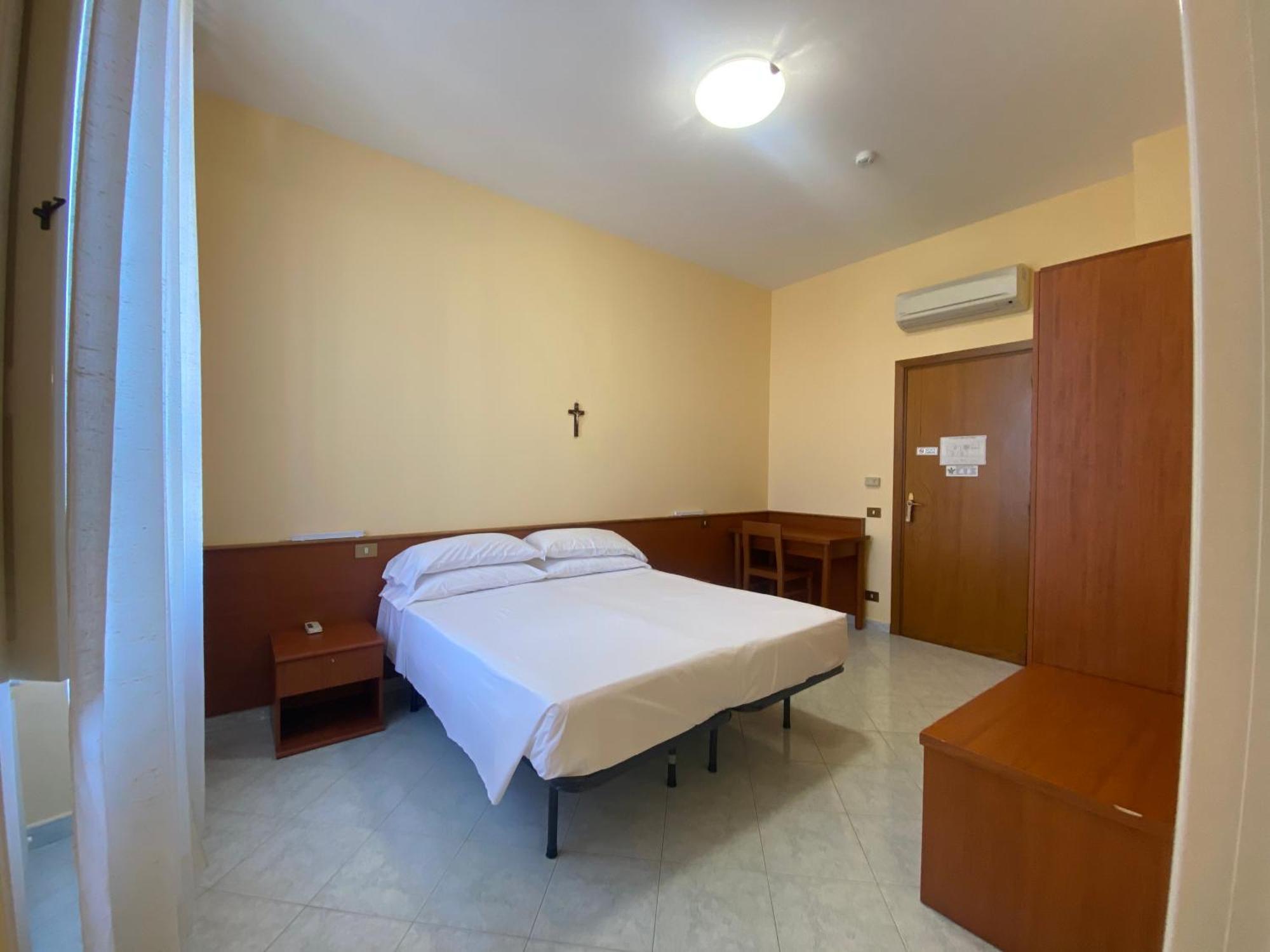 Casa Per Ferie Suore Salesiane Dei Sacri Cuori Frühstückspension Rom