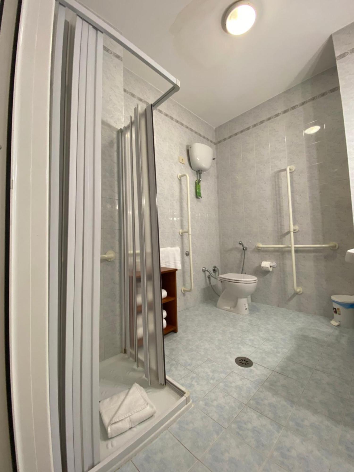 Casa Per Ferie Suore Salesiane Dei Sacri Cuori Frühstückspension Rom
